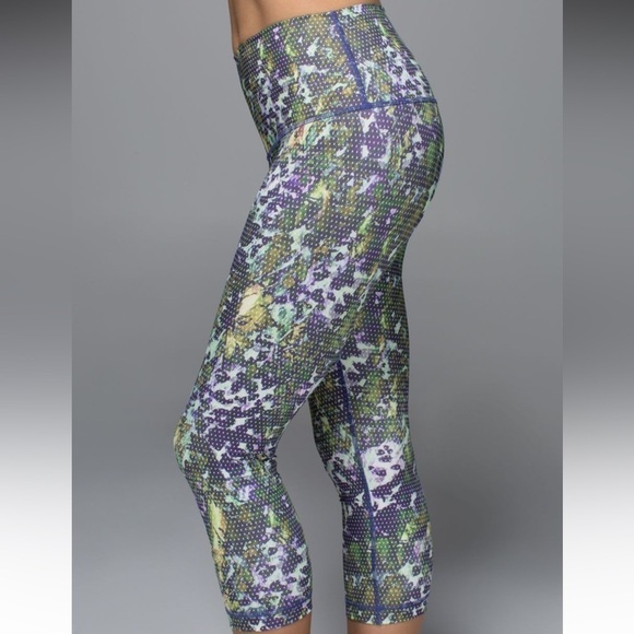 Lululemon Wunder Under Crop II Full-On Luxtreme Floral Sport White Multi Size 6? - Picture 10 of 12